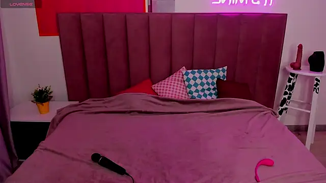 Diana Garrett online show from 5, 10, 2025