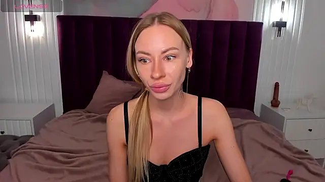 Diana Garrett online show from 6, 10, 2025