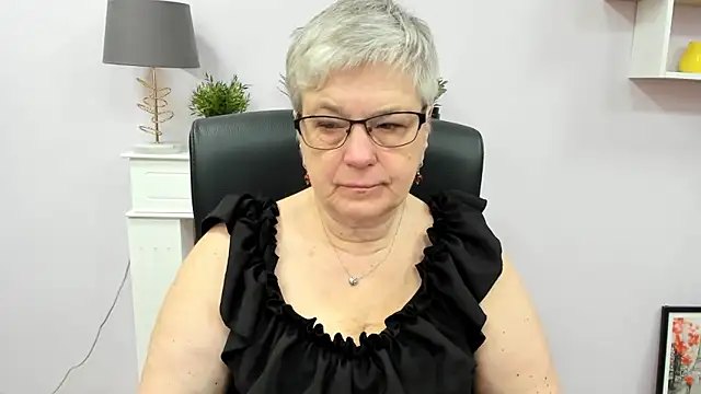 Snapshot of IrisDream chatting on 11, 5, 2026 IrisDream online show from 11, 5, 2026