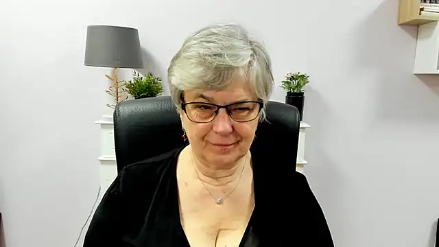 Snapshot of IrisDream chatting on 6, 5, 2026 IrisDream online show from 6, 5, 2026