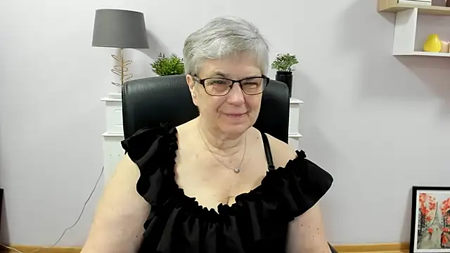 Snapshot of IrisDream chatting on 2, 6, 2026 IrisDream online show from 2, 6, 2026