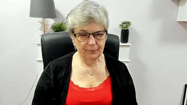 Snapshot of IrisDream chatting on 24, 4, 2026 IrisDream online show from 24, 4, 2026