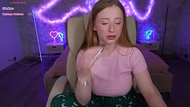 SilverrMoon online show from 4, 3, 2025