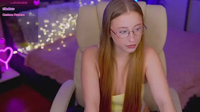 SilverrMoon online show from 4, 11, 2025