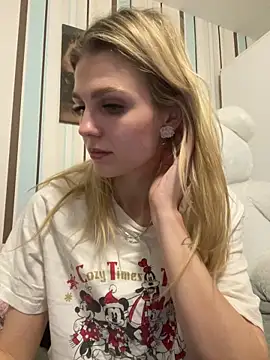 Snapshot of Liya_my chatting on 3, 12, 2025 Liya my online show from 3, 12, 2025