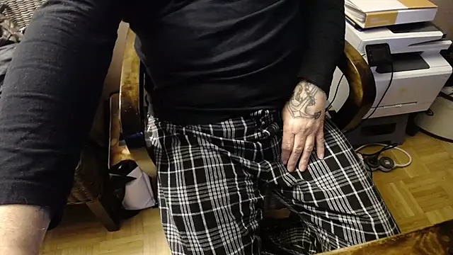 Snapshot of thme2312 chatting on 24, 10, 2025 thme2312 online show from 24, 10, 2025