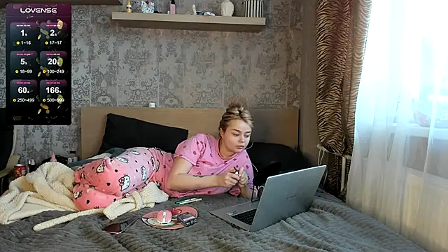 purebeautie13 online show from 30, 12, 2024