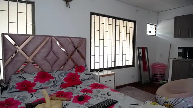 diabla sexyboobs online show from 4, 6, 2026