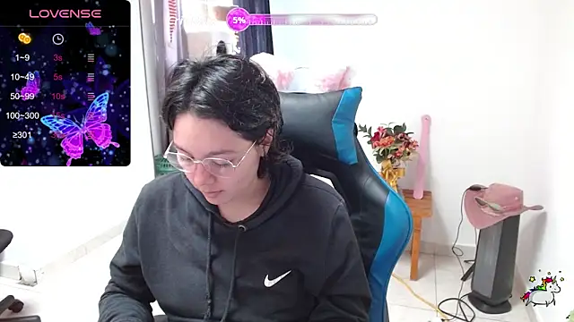 TRIXIE TANG28 online show from 24, 2, 2026