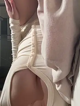 Krismil3 online show from 7, 4, 2026