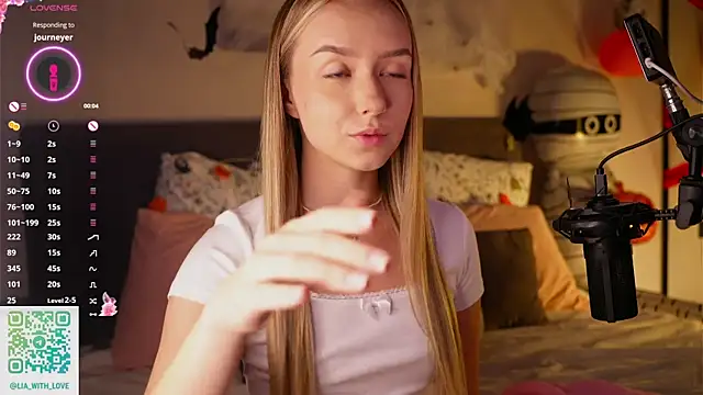 HollisBeckett online show from 29, 10, 2025