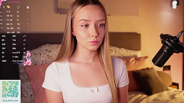 HollisBeckett online show from 3, 12, 2025