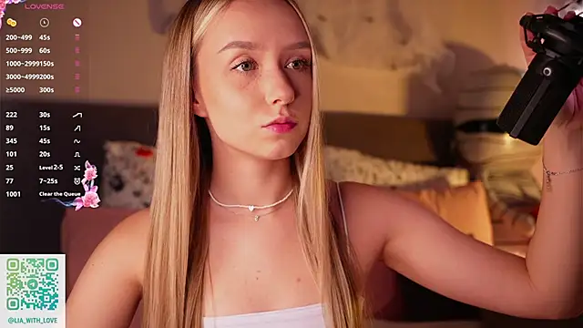 HollisBeckett online show from 9, 11, 2025