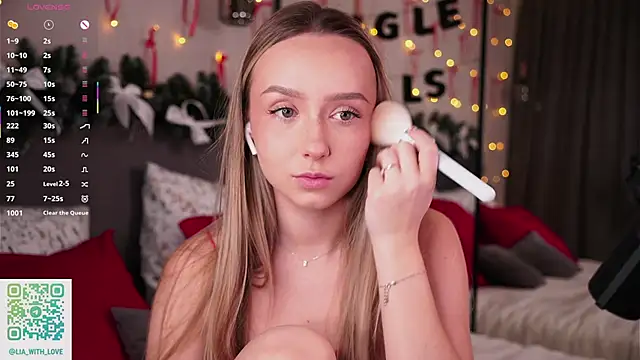 HollisBeckett online show from 23, 12, 2025