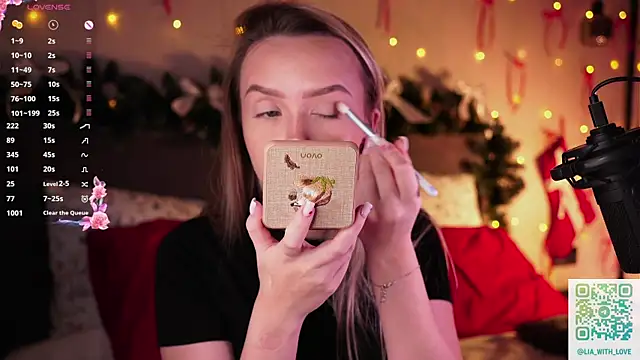 HollisBeckett online show from 17, 12, 2025