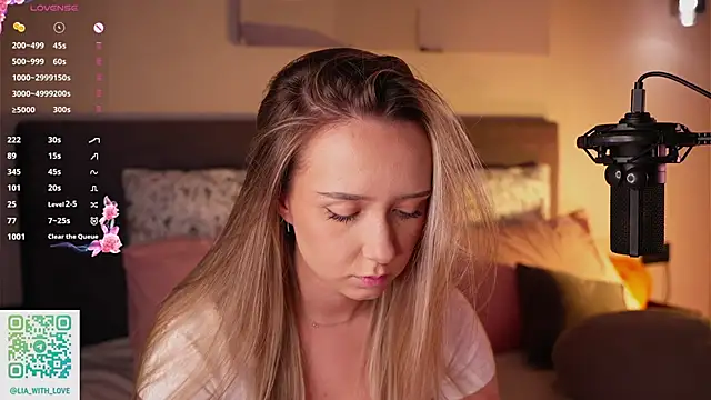 HollisBeckett online show from 23, 11, 2025