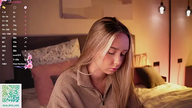 HollisBeckett online show from 25, 11, 2025