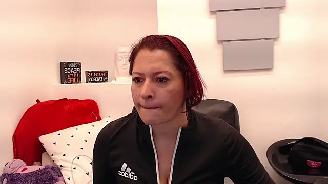 Snapshot of eva_twiss chatting on 3, 6, 2026 eva twiss online show from 3, 6, 2026