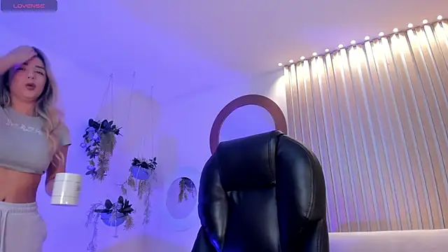 ChloePreston  online show from 15, 4, 2026