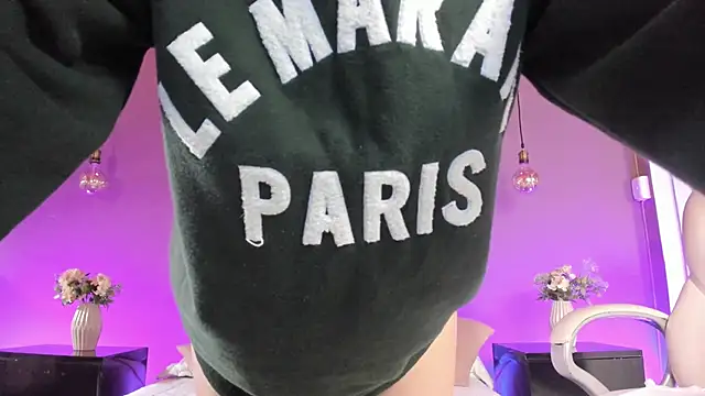 Snapshot of BellaClaiir chatting on 4, 11, 2025 BellaClaiir online show from 4, 11, 2025