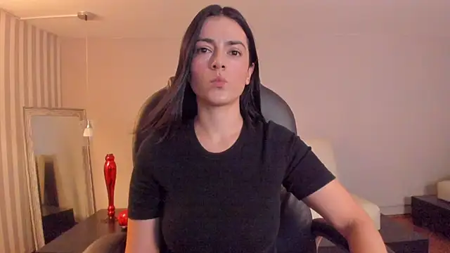 Snapshot of BellaClaiir chatting on 1, 12, 2025 BellaClaiir online show from 1, 12, 2025