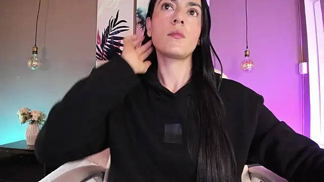 Snapshot of BellaClaiir chatting on 6, 11, 2025 BellaClaiir online show from 6, 11, 2025