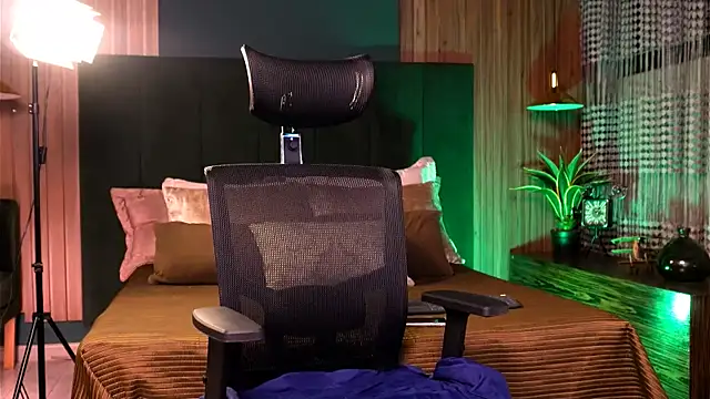 LeoSalvatore  online show from 14, 3, 2025