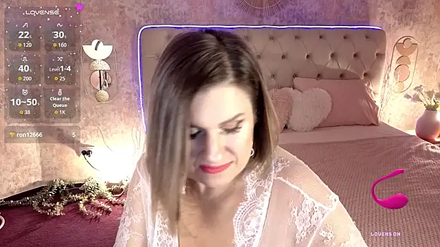 KiraRoxx online show from 1, 12, 2025