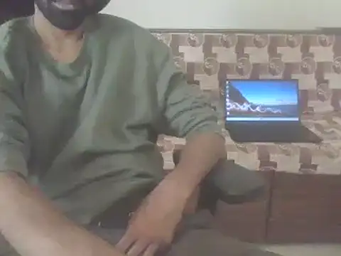 Snapshot of dominanthubby chatting on 17, 1, 2025 dominanthubby online show from 17, 1, 2025