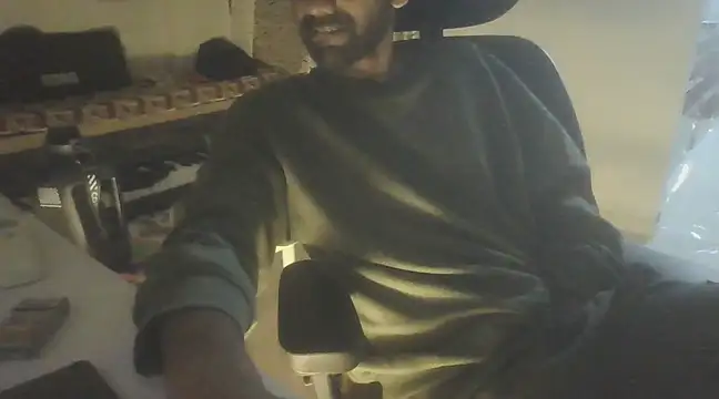 Snapshot of dominanthubby chatting on 3, 12, 2024 dominanthubby online show from 3, 12, 2024