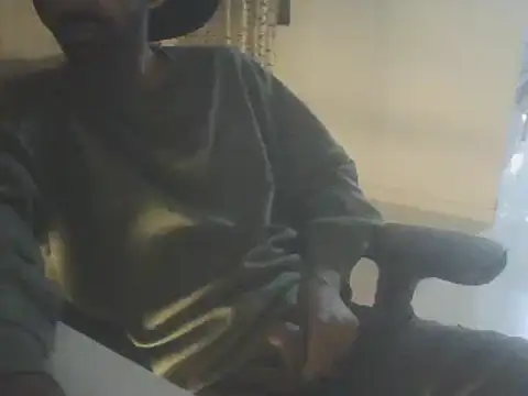 Snapshot of dominanthubby chatting on 4, 12, 2024 dominanthubby online show from 4, 12, 2024