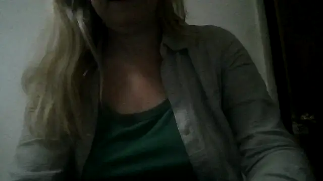 Emilylyn2501 online show from 5, 12, 2024