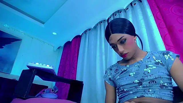 NahomiCamper online show from 26, 9, 2025