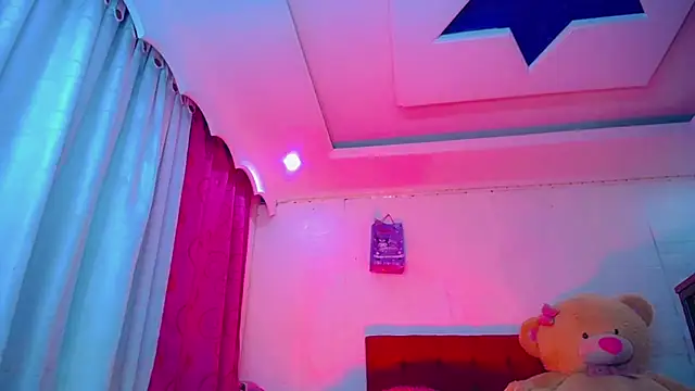 NahomiCamper online show from 17, 4, 2026