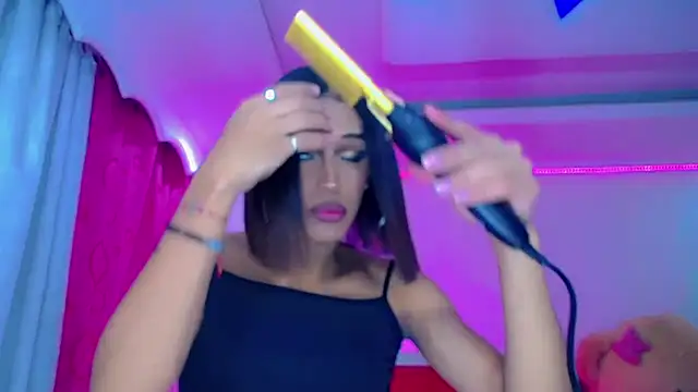 NahomiCamper online show from 4, 4, 2026