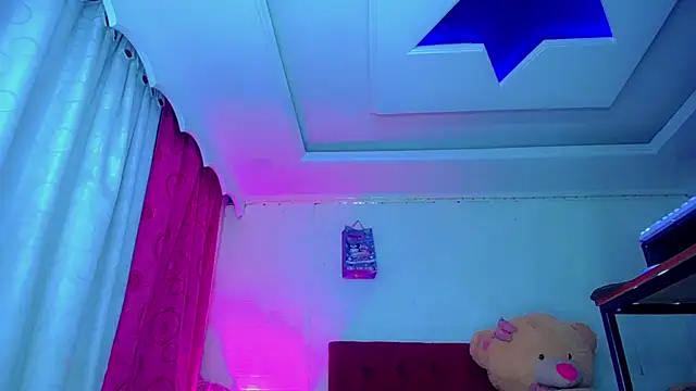 NahomiCamper online show from 15, 4, 2026