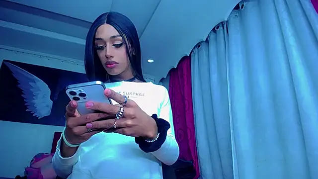 NahomiCamper online show from 4, 11, 2025