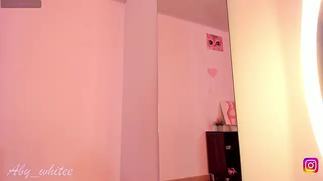 AbyWhitee online show from 18, 9, 2025