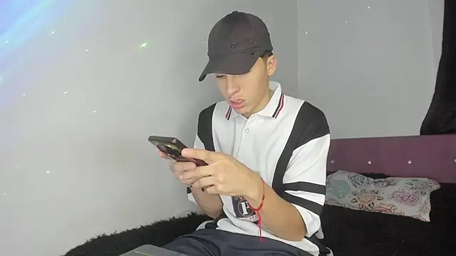 Snapshot of HeellBoy_ chatting on 7, 5, 2026 HeellBoy online show from 7, 5, 2026