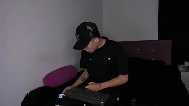 HeellBoy  online show from 6, 4, 2026