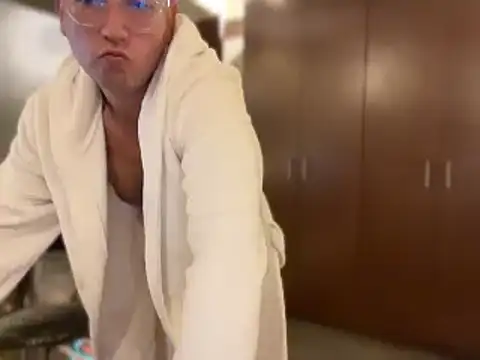 Snapshot of alanan881 chatting on 2, 3, 2025 alanan881 online show from 2, 3, 2025