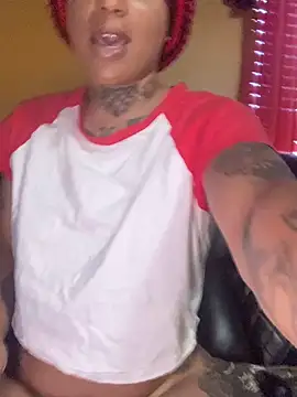 CrownedNyaries online show from 27, 1, 2025