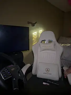 CrownedNyaries online show from 2, 3, 2025