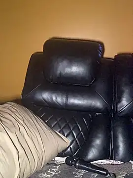 CrownedNyaries online show from 10, 1, 2025