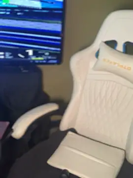 CrownedNyaries online show from 25, 2, 2025