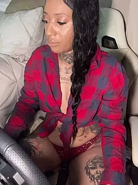 CrownedNyaries online show from 8, 1, 2025