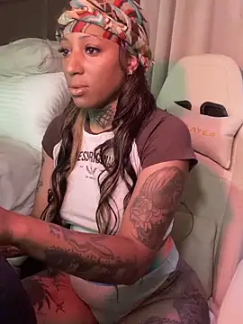 CrownedNyaries online show from 7, 12, 2024