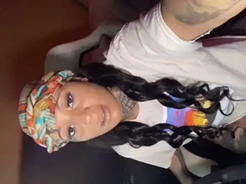 CrownedNyaries online show from 27, 2, 2025