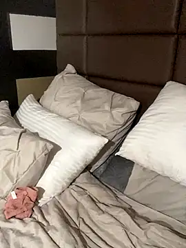 CrownedNyaries online show from 4, 12, 2024