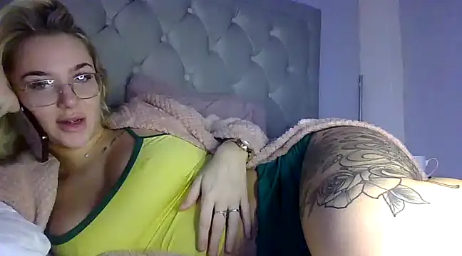 Snapshot of diamondgalxo chatting on 5, 2, 2025 diamondgalxo online show from 5, 2, 2025